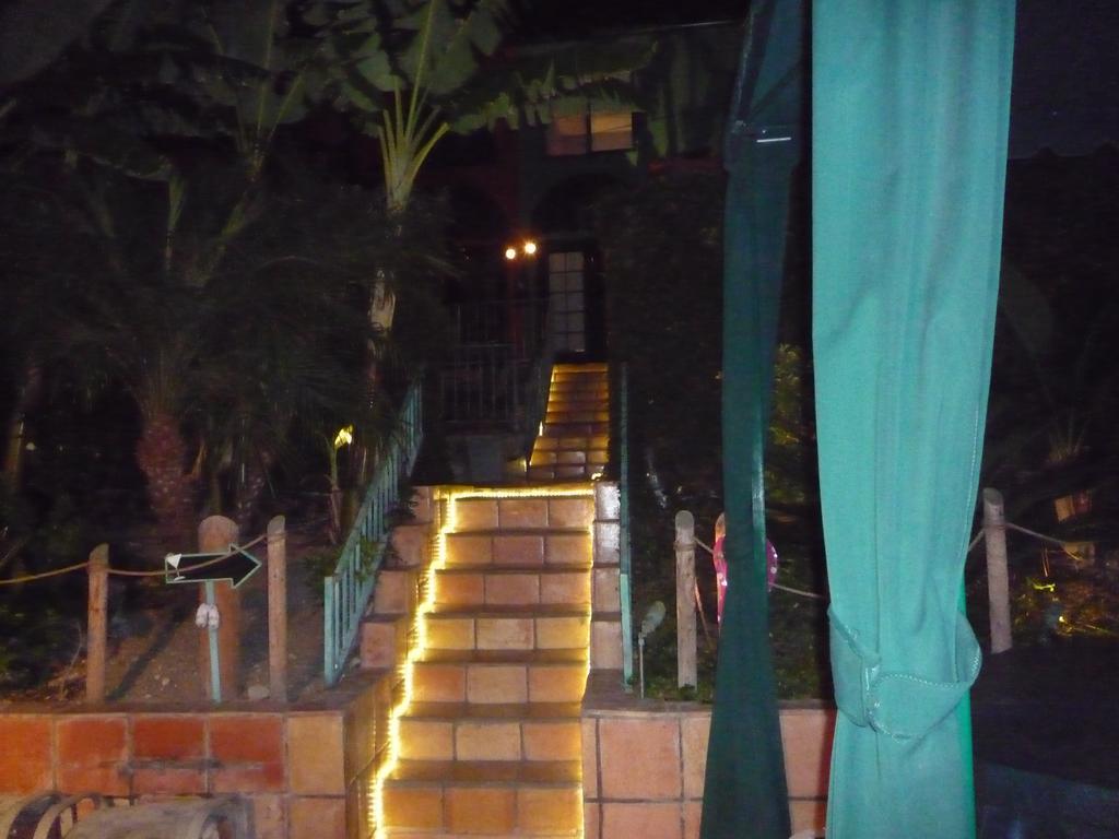 Woodland Hills Calabasas Guesthouses Лос Анджелис Екстериор снимка