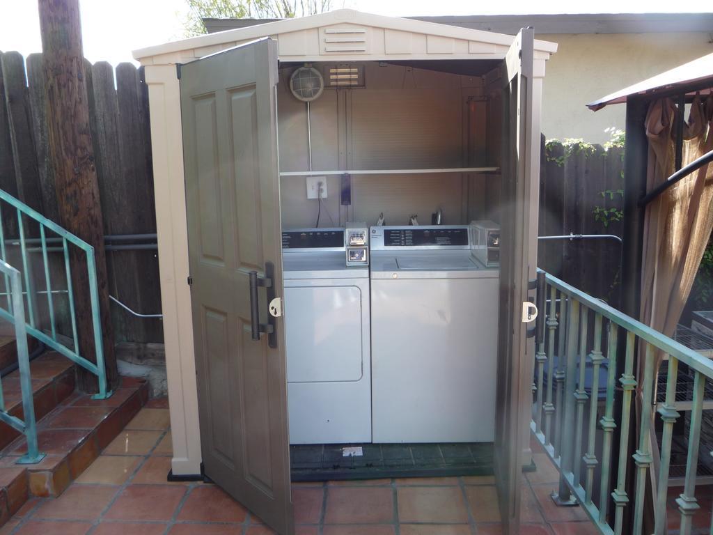 Woodland Hills Calabasas Guesthouses Лос Анджелис Екстериор снимка