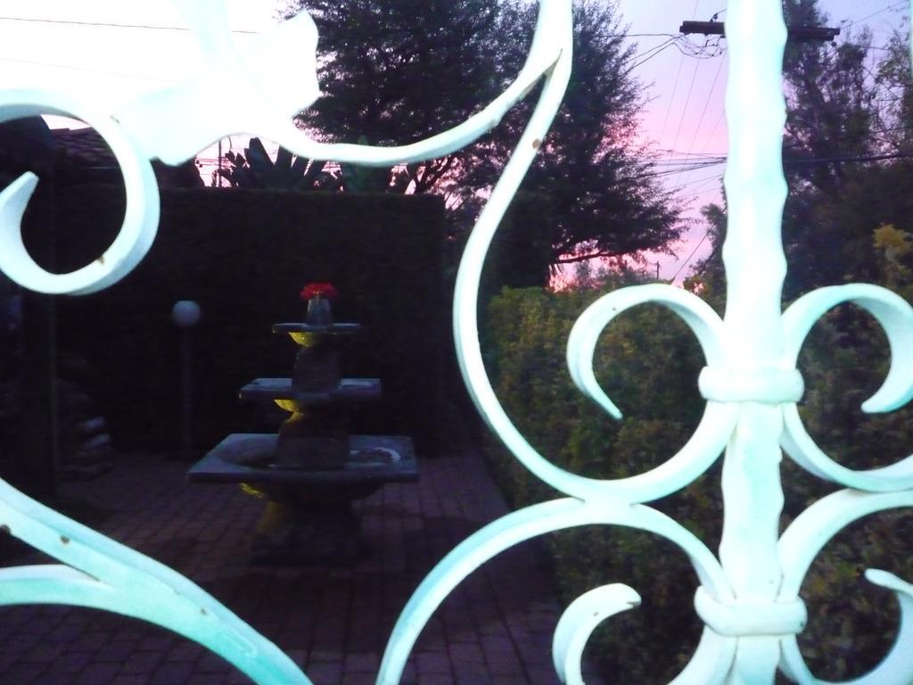 Woodland Hills Calabasas Guesthouses Лос Анджелис Екстериор снимка